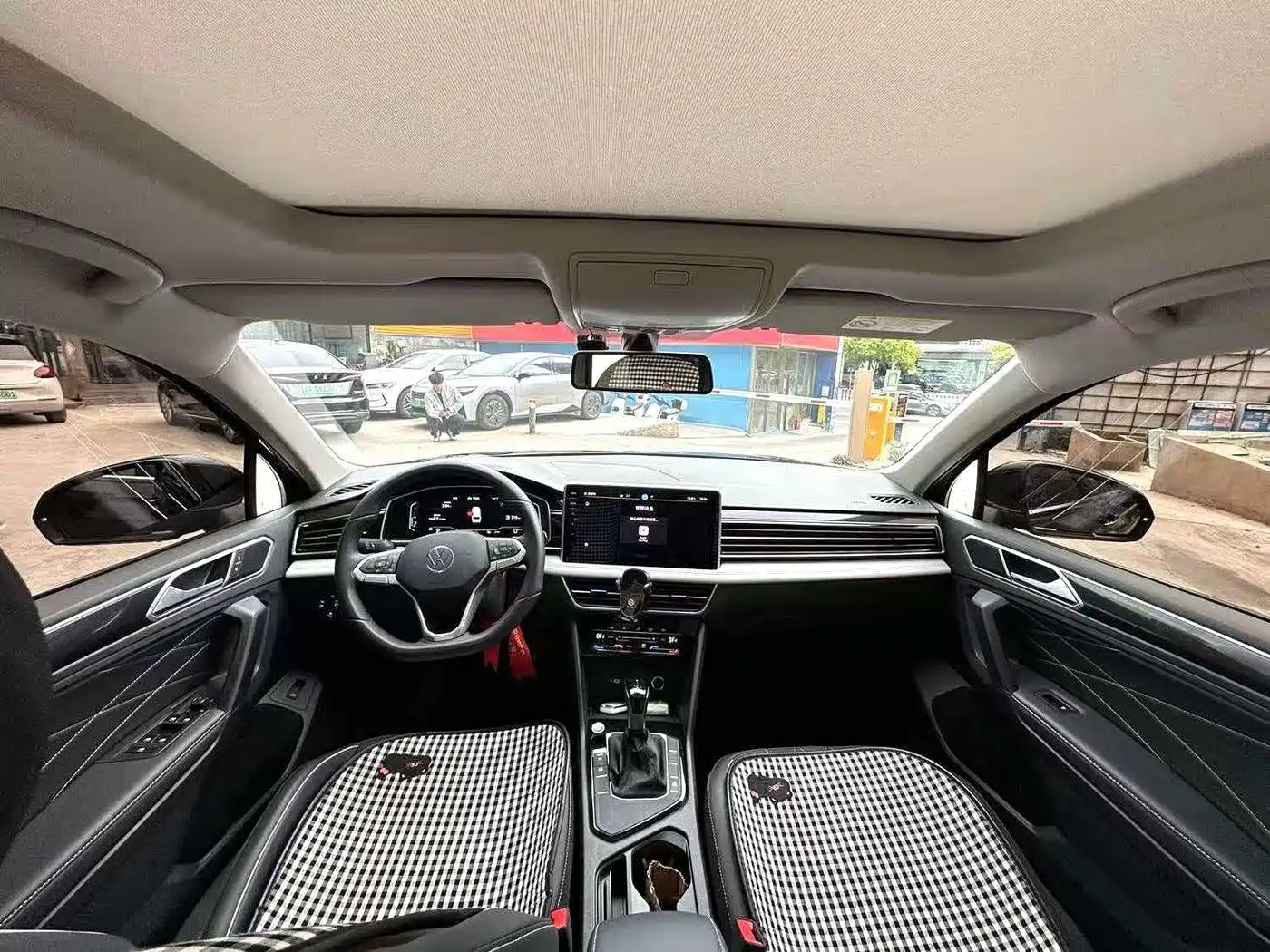 Volkswagen Tiguan L 2025 Model 300TSI Auto 2WD Dragon Edition фото 7