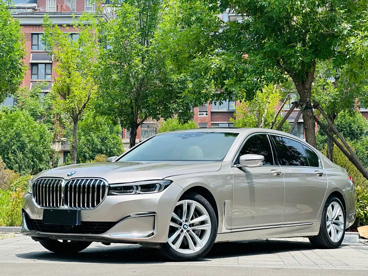 BMW 7 Series 2016 750Li xDrive 4-Seater фото 13