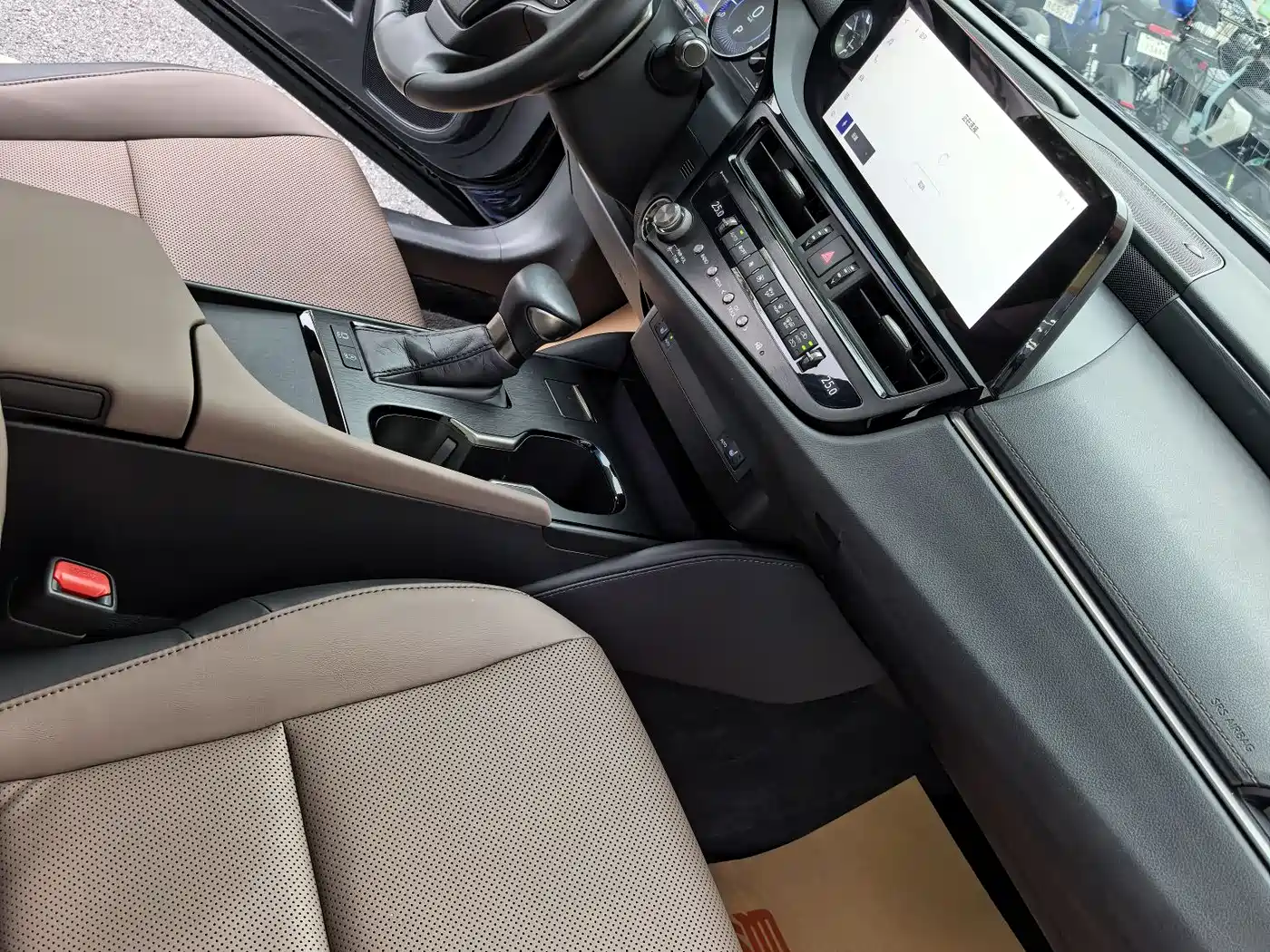 Lexus ES 2023 200 Excellence Edition фото 21