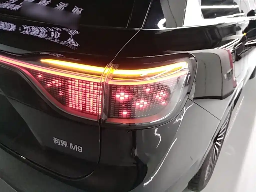 AITO Wenjie AITO M9 2025 Extended Range Ultra 52kWh 5-Seater фото 8