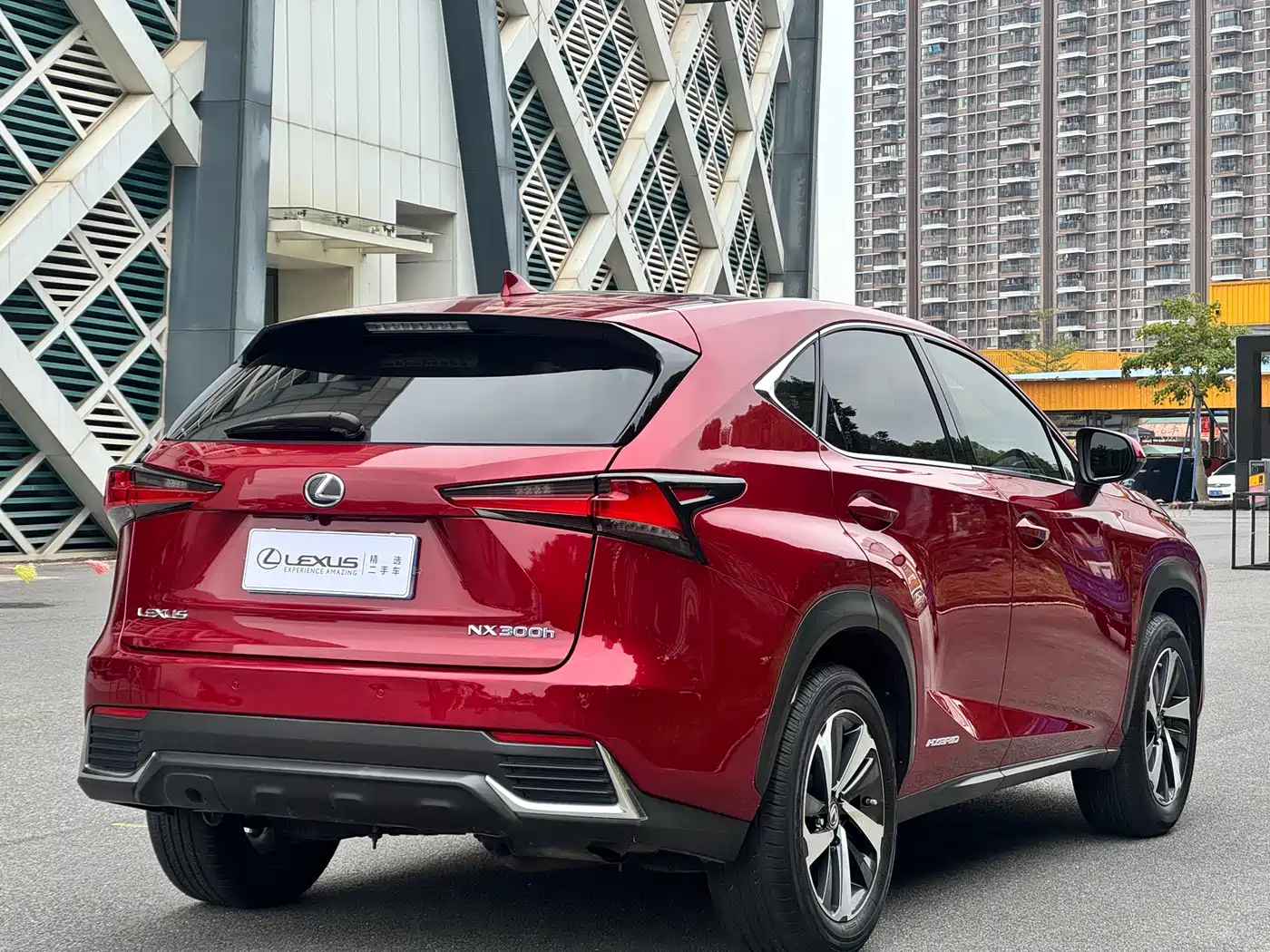 Lexus NX 2017 300h AWD Sharp Edition фото 12