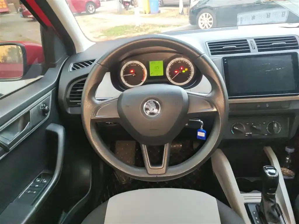Škoda Fabia 2017 1.4L Auto Car Enjoy Edition фото 8