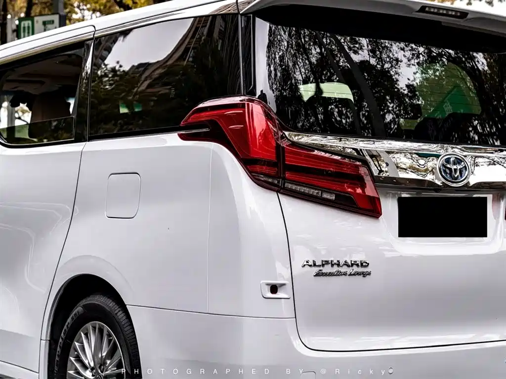 Toyota Alphard 2019 Hybrid 2.5L Premium Edition фото 18