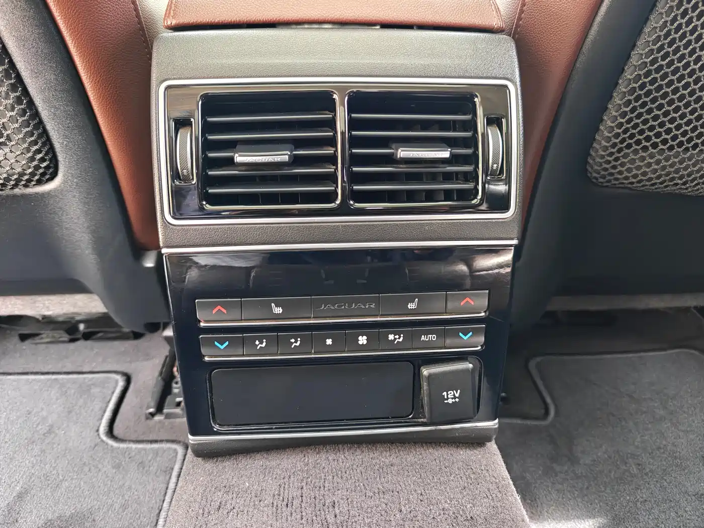 Jaguar XFL 2019 XFL 2.0T 250PS FWD Luxury Edition фото 10