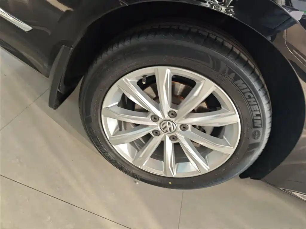 Volkswagen Passat 2017 330TSI DSG Prestige фото 26