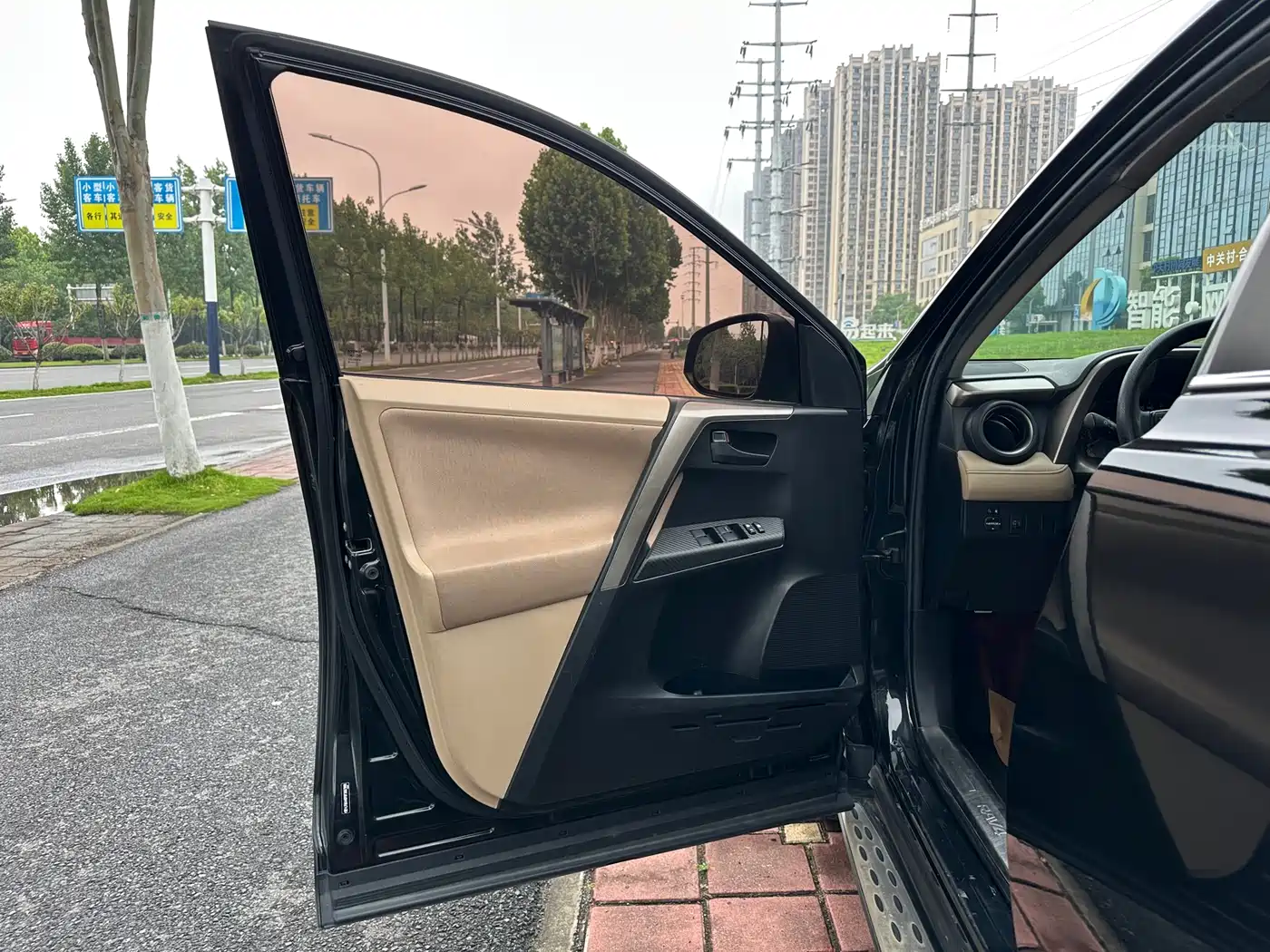 Toyota RAV4 Rongfang 2015 2.0L CVT 2WD Trend Edition фото 8