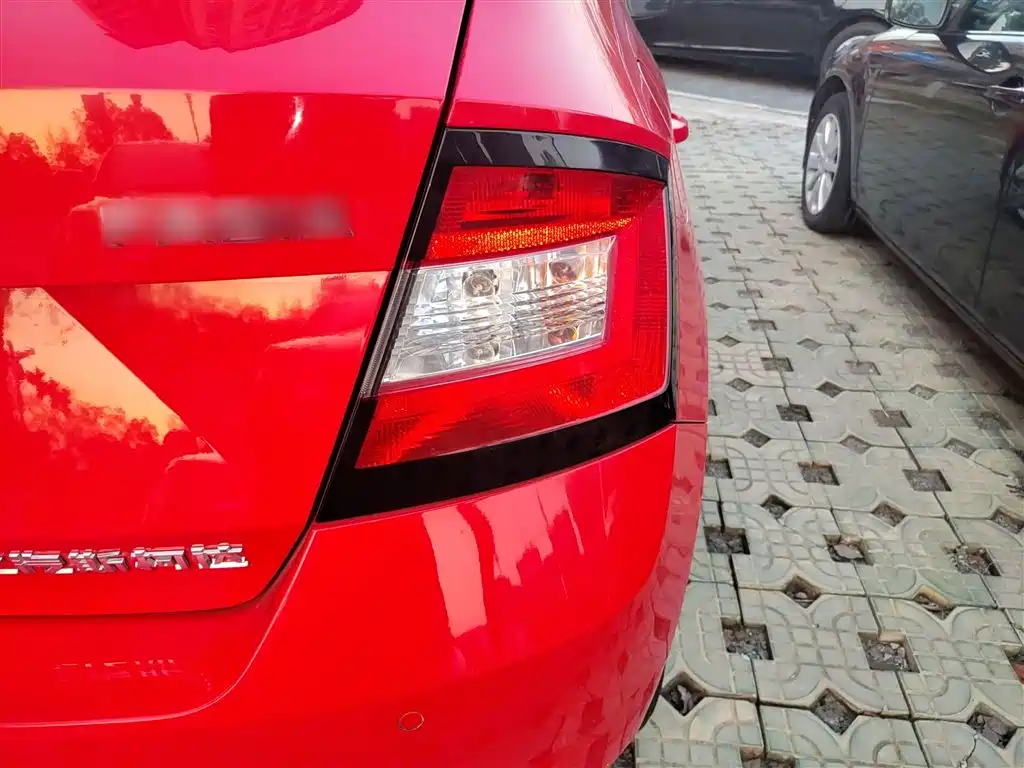 Škoda Fabia 2017 1.4L Auto Car Enjoy Edition фото 24
