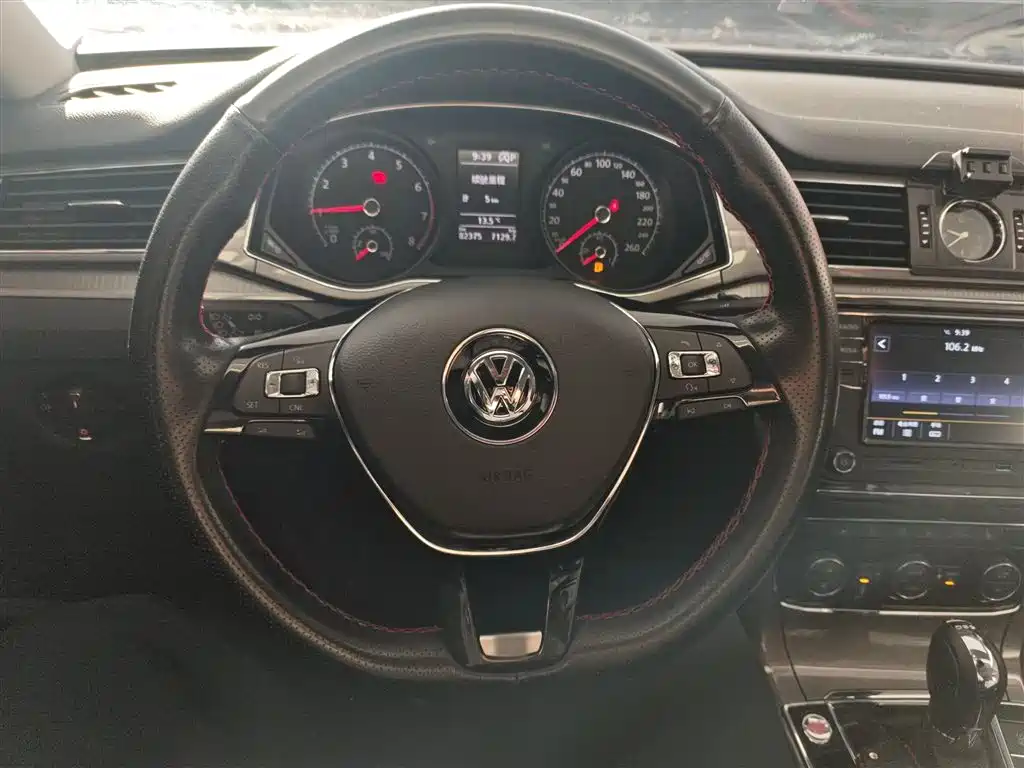 Volkswagen Passat 2017 330TSI DSG Prestige фото 11