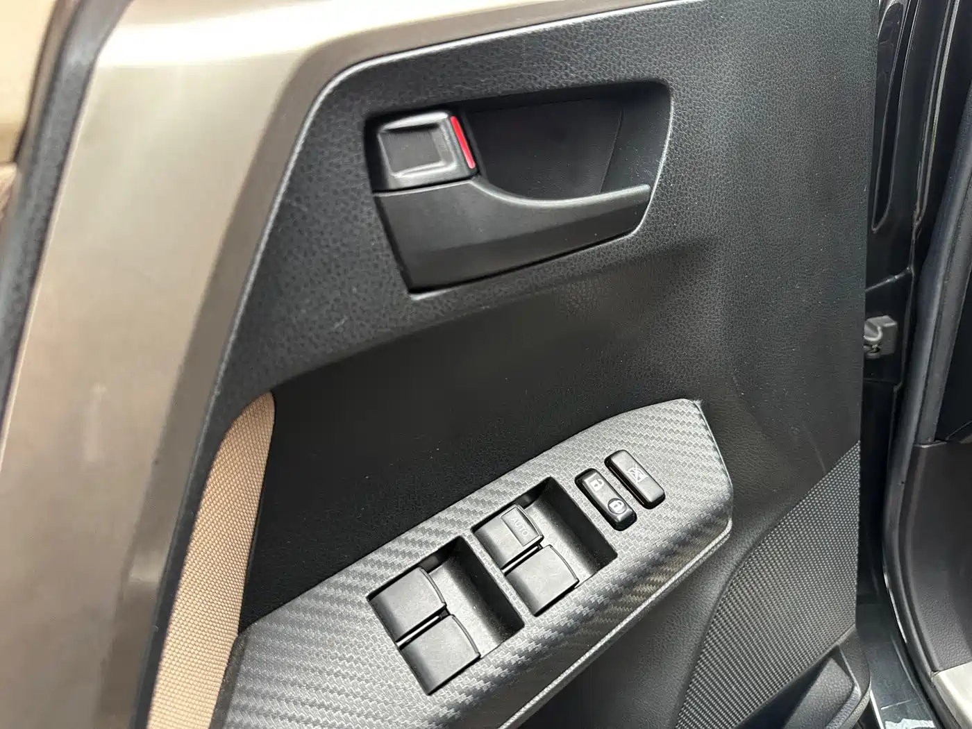 Toyota RAV4 Rongfang 2015 2.0L CVT 2WD Trend Edition фото 9