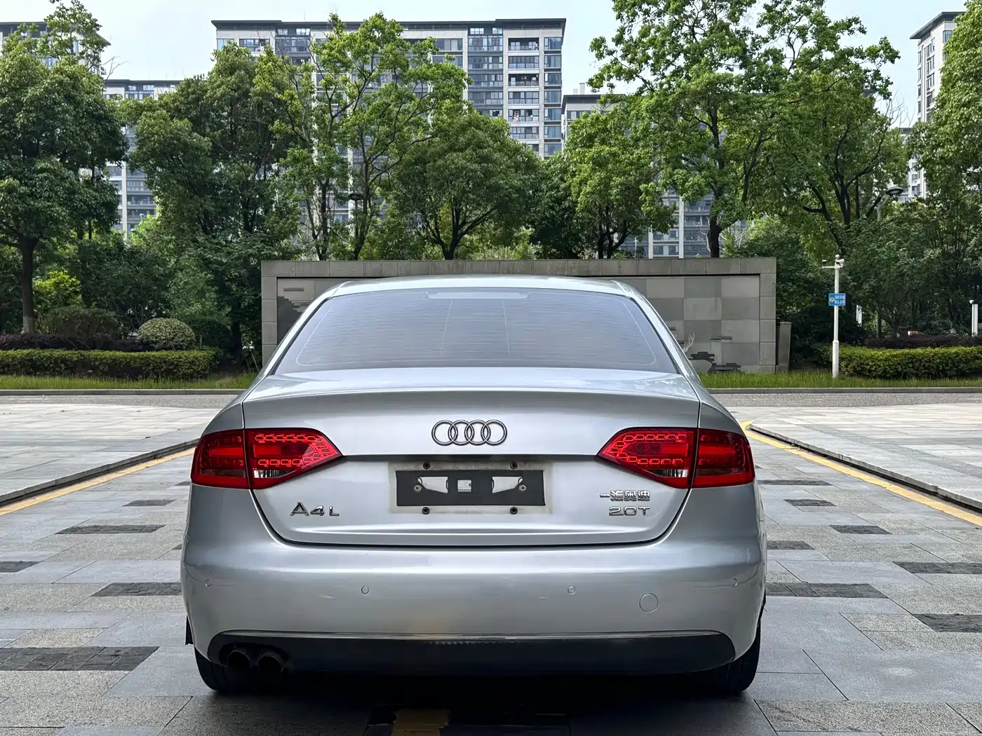 Audi A4L 2010 2.0 TFSI Standard фото 5