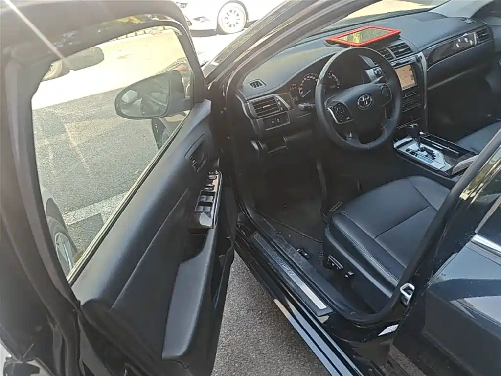 Toyota Camry 2015 2.5G Luxury Navigation Edition фото 16