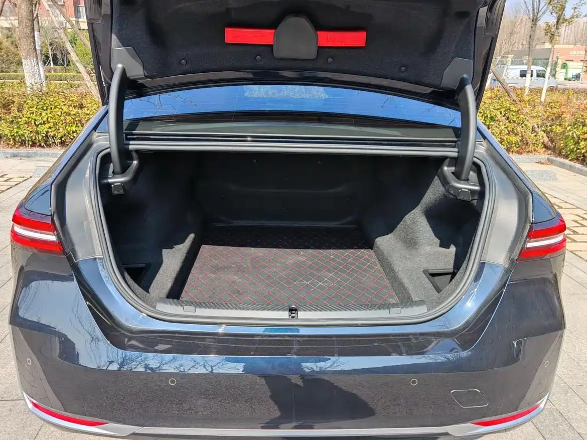BMW 5 Series 2024 530Li Leading Model Luxury Package фото 8