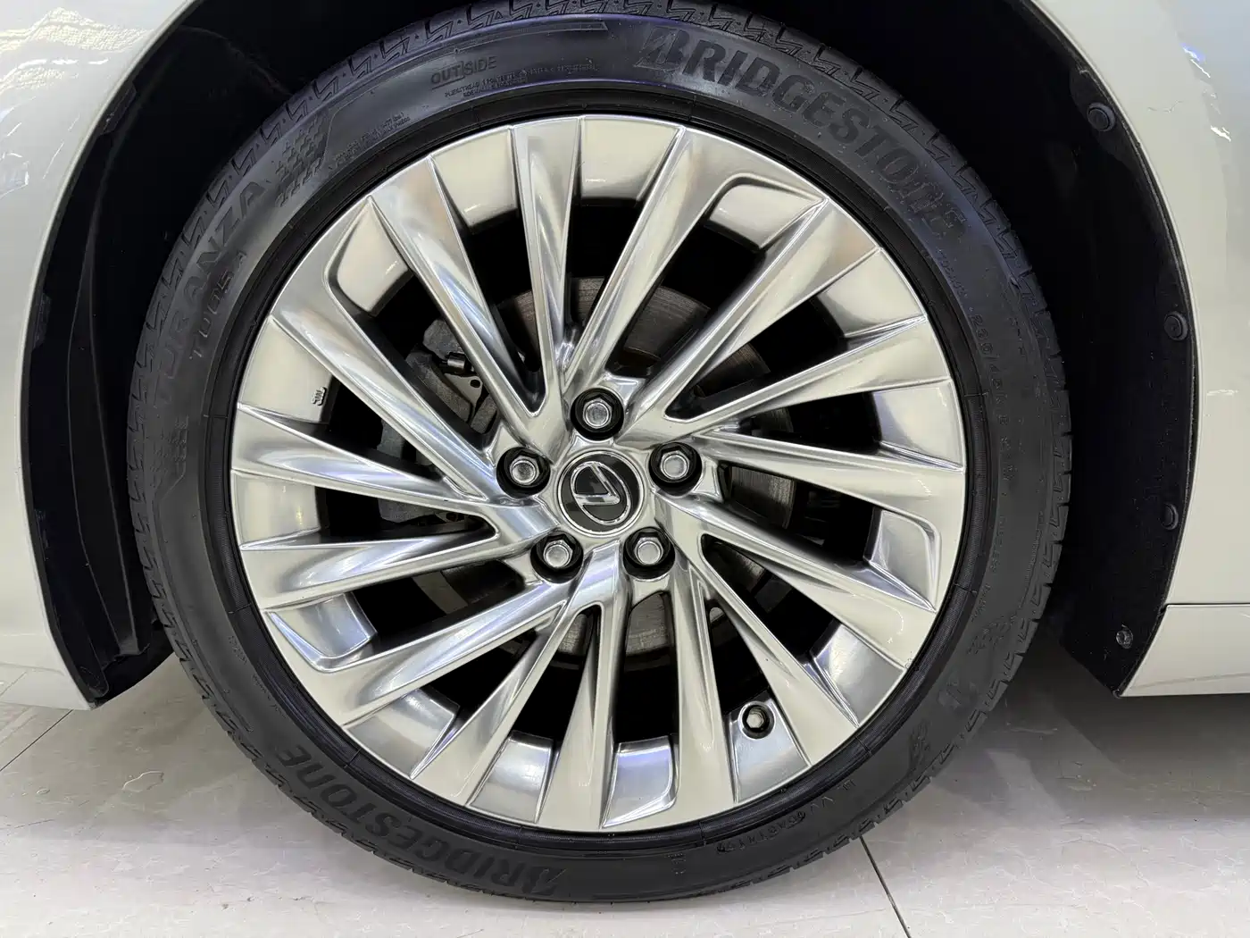 Lexus ES 2018 300h Executive Edition China V фото 22