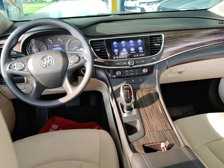 Photo 12 - Buick LaCrosse