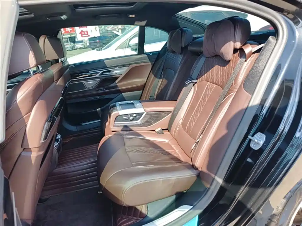 BMW 7-SERIES
