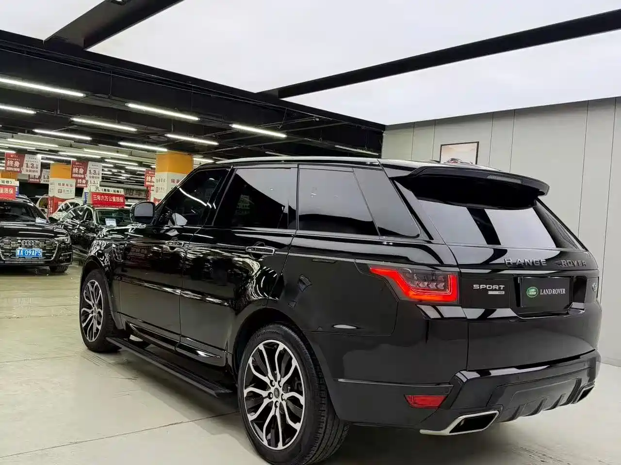 Land Rover Range Rover Sport 2014 3.0 SC V6 HSE фото 4