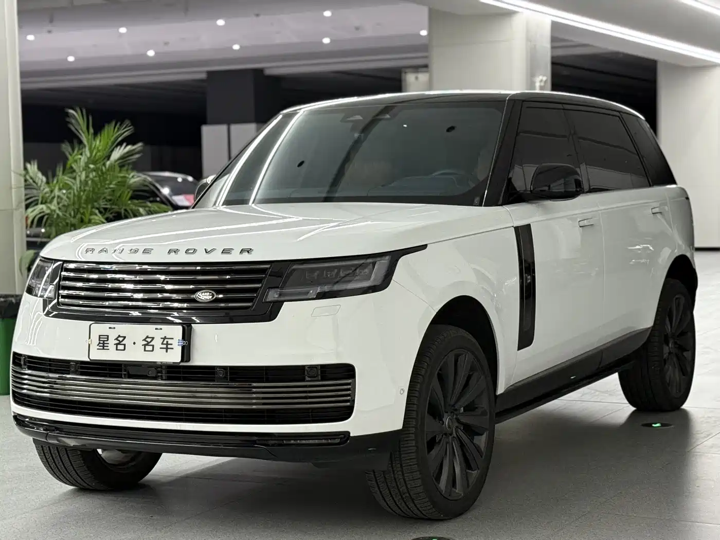 Land Rover Range Rover 2025 3.0 L6 400PS Flourishing Era Extended Wheelbase