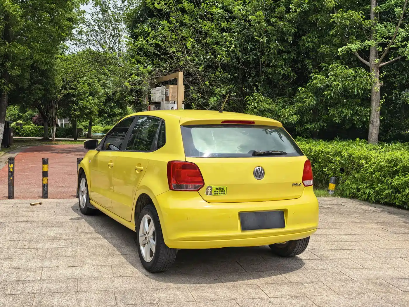 Volkswagen Polo 2011 1.4L Automatic Style Edition фото 4