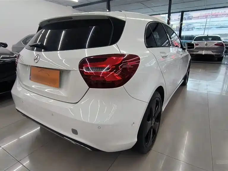 Mercedes-Benz A-Class (Import) 2017 Facelift A 200 Fashion фото 11
