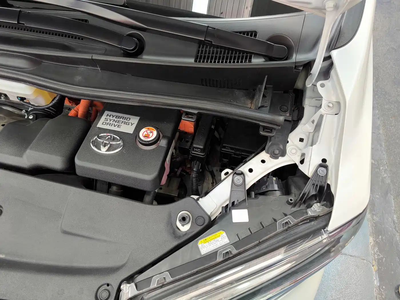 Toyota Alphard 2019 Hybrid 2.5L Luxury фото 36