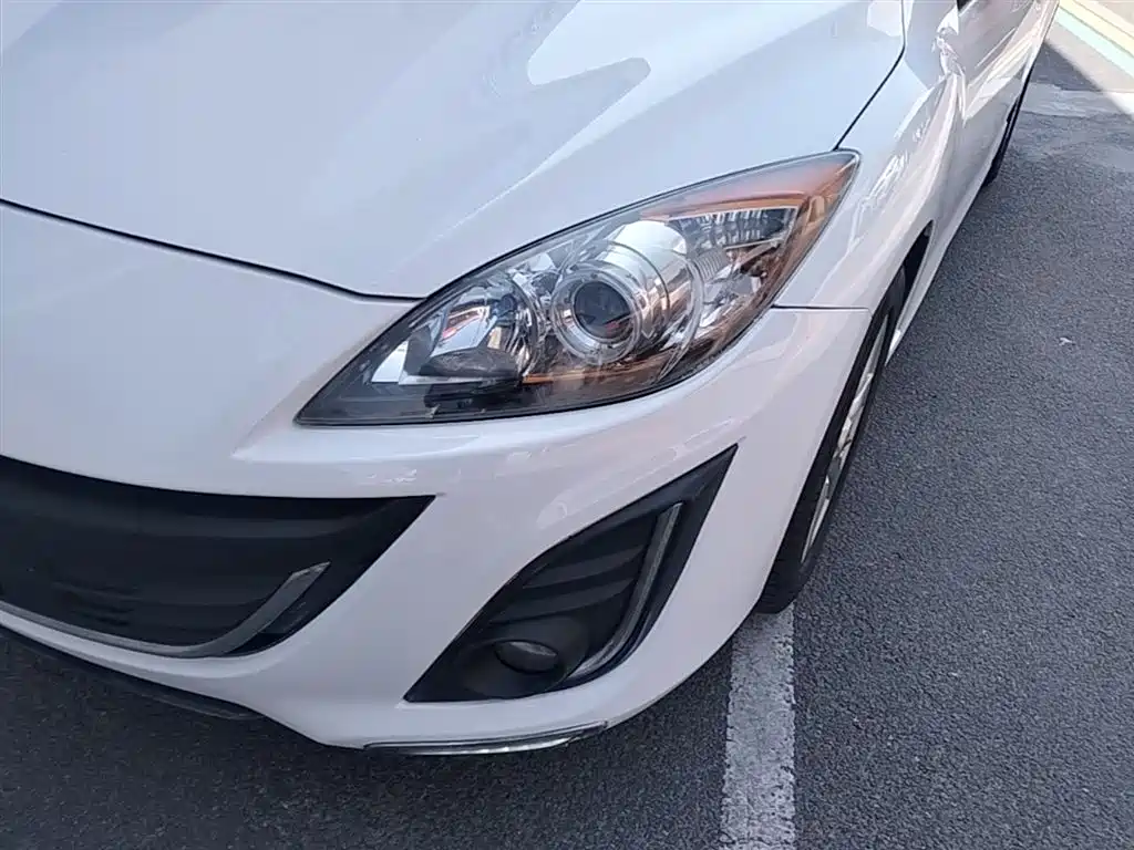 Mazda Mazda3 Axela 2015 2015 Model Sedan 2.0L Automatic Sport