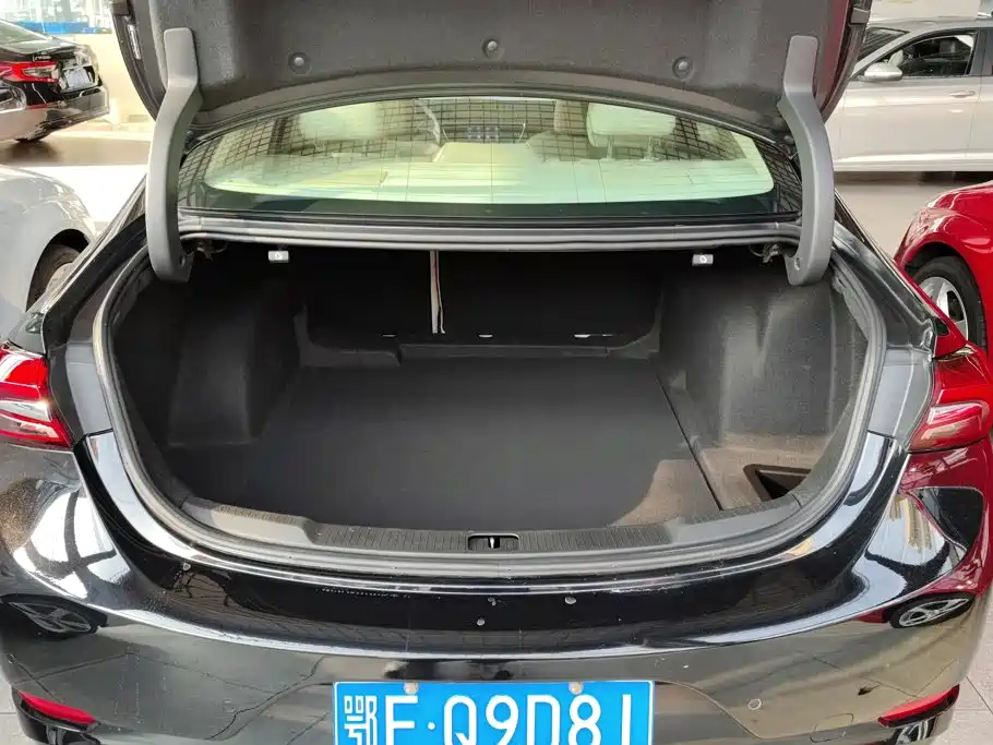 Photo 4 - Buick LaCrosse