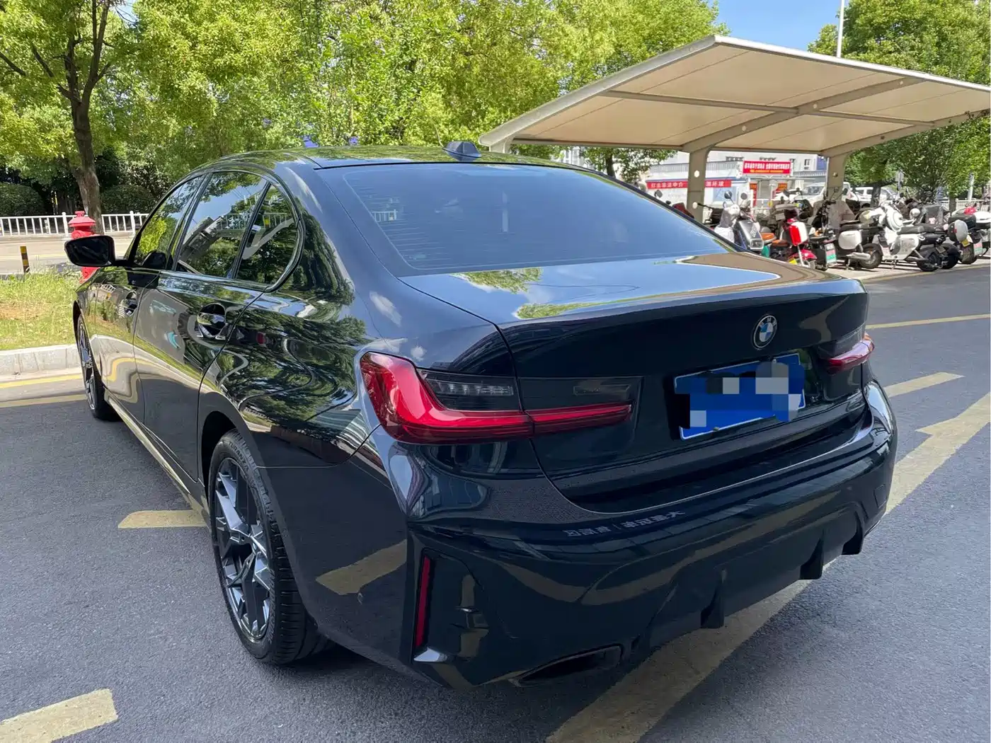 BMW 3 Series 2025 330Li M Sport Night Edition фото 3