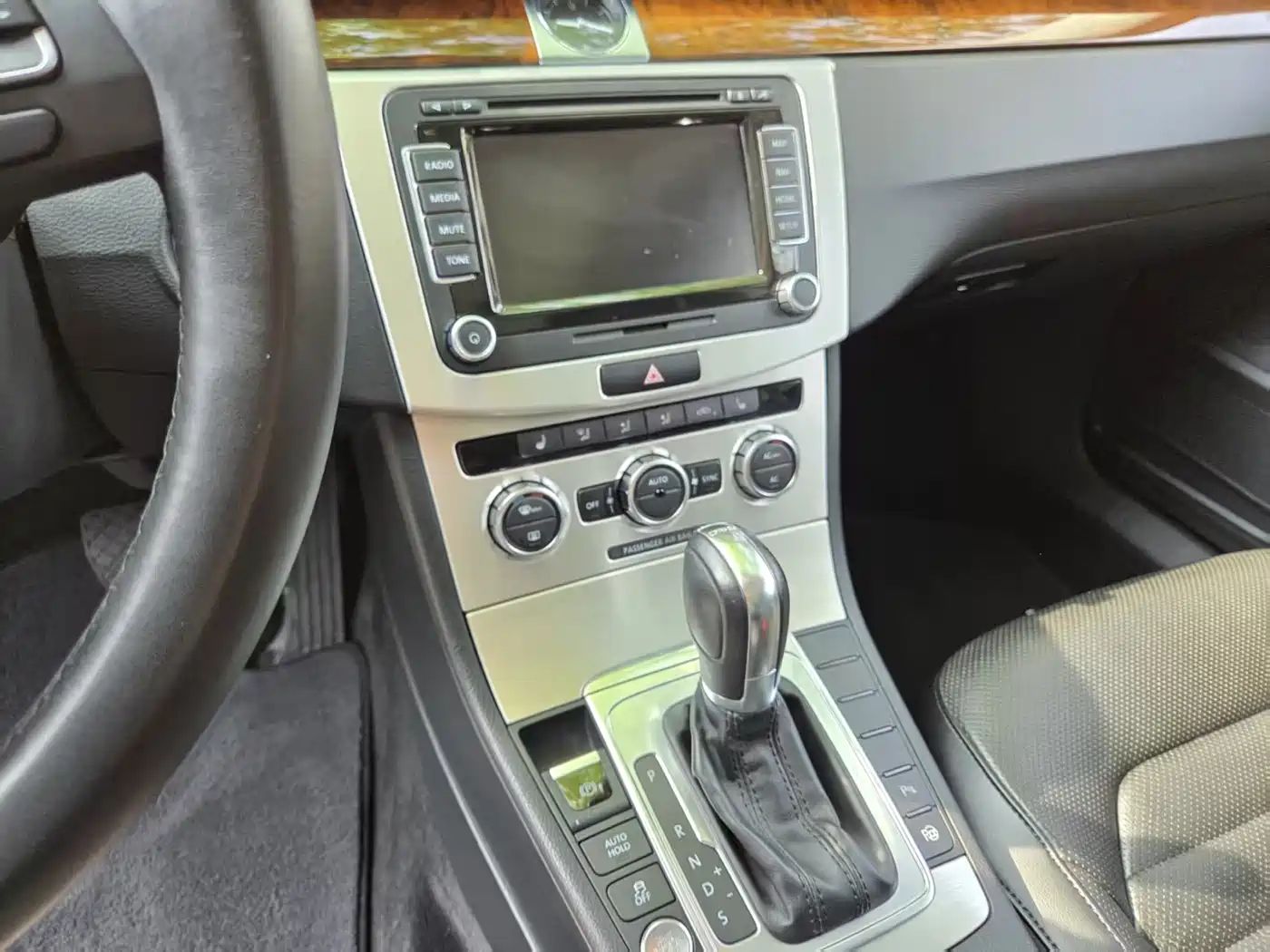 Volkswagen Magotan (Import) 2012 Wagon 2.0TSI Luxury фото 9