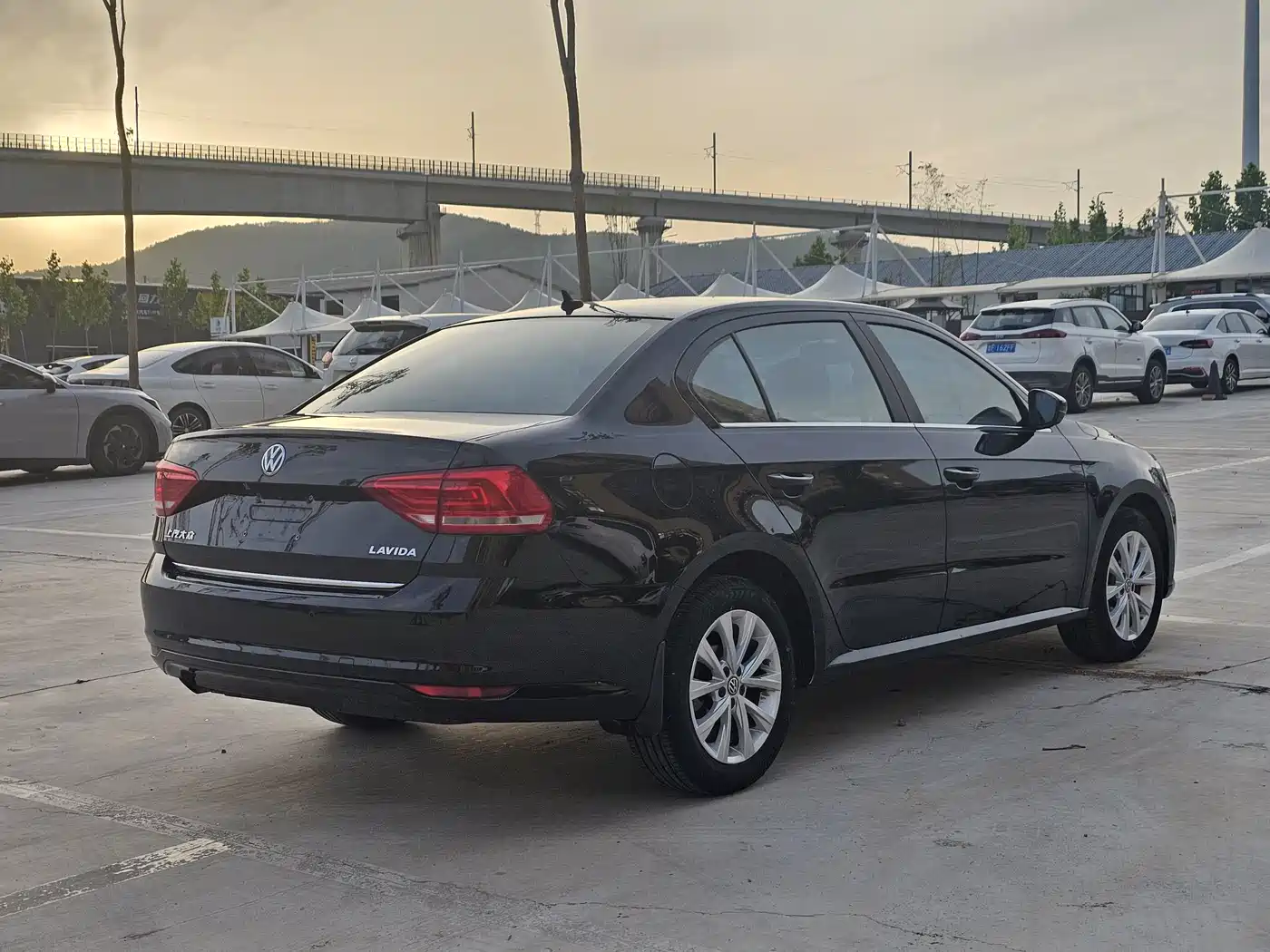Volkswagen Lavida 2017 1.6L Automatic Comfort Edition фото 7