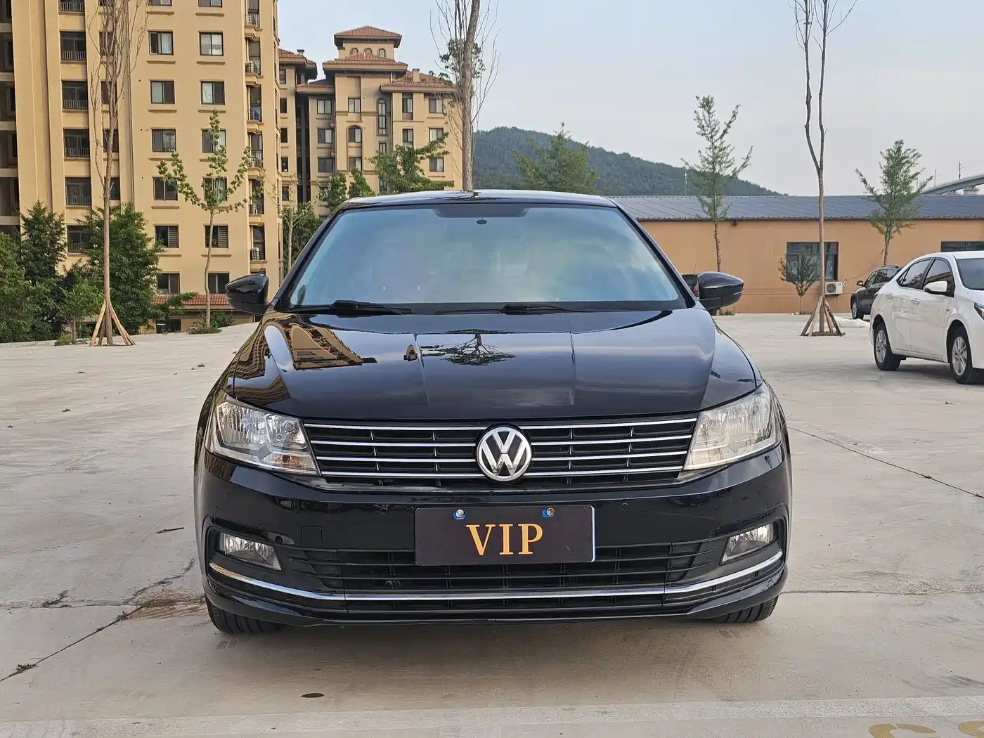 Volkswagen Lavida 2017 1.6L Automatic Comfort Edition фото 2