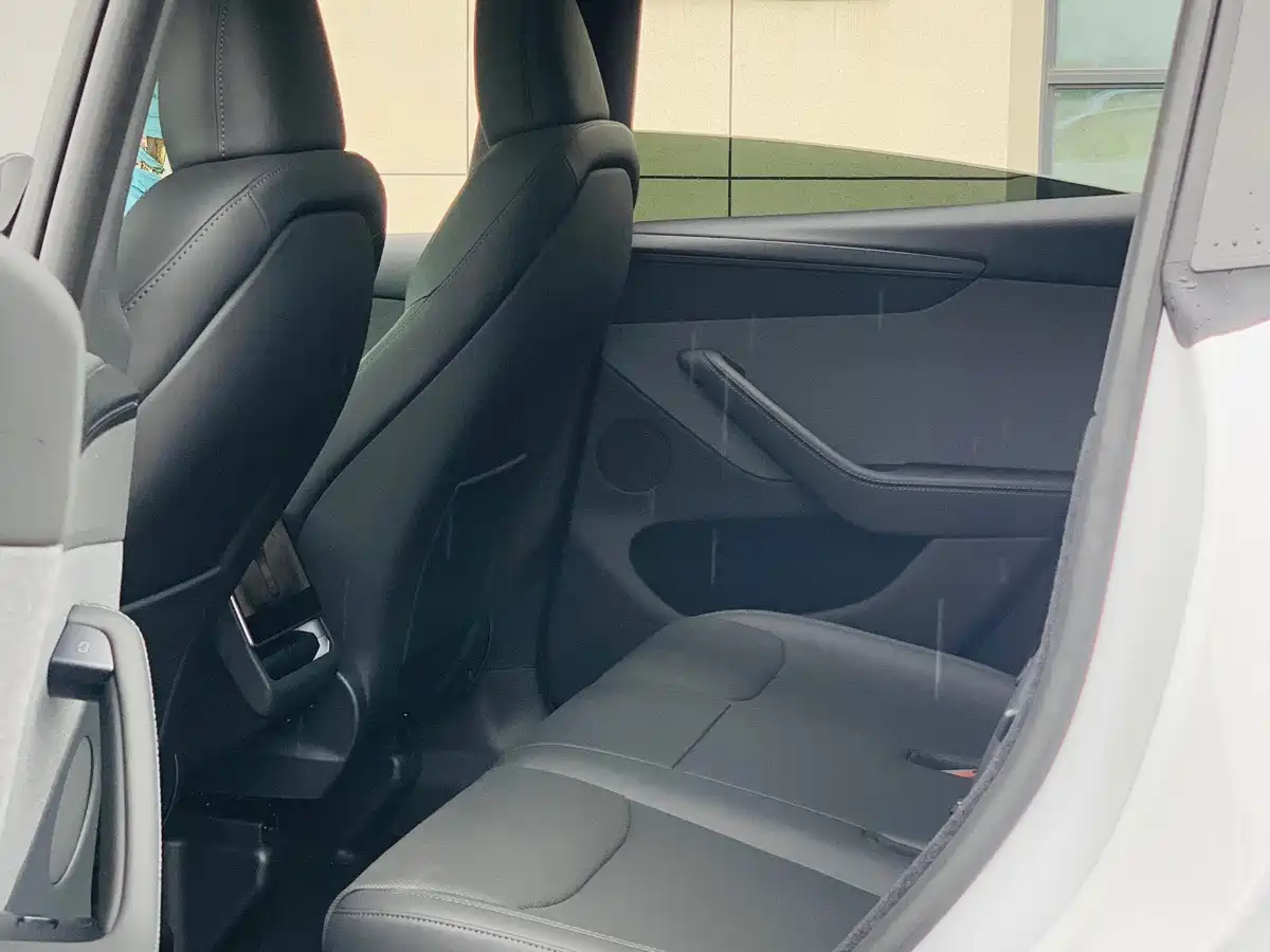 Tesla Model Y 2026 2025 Rear-Wheel Drive