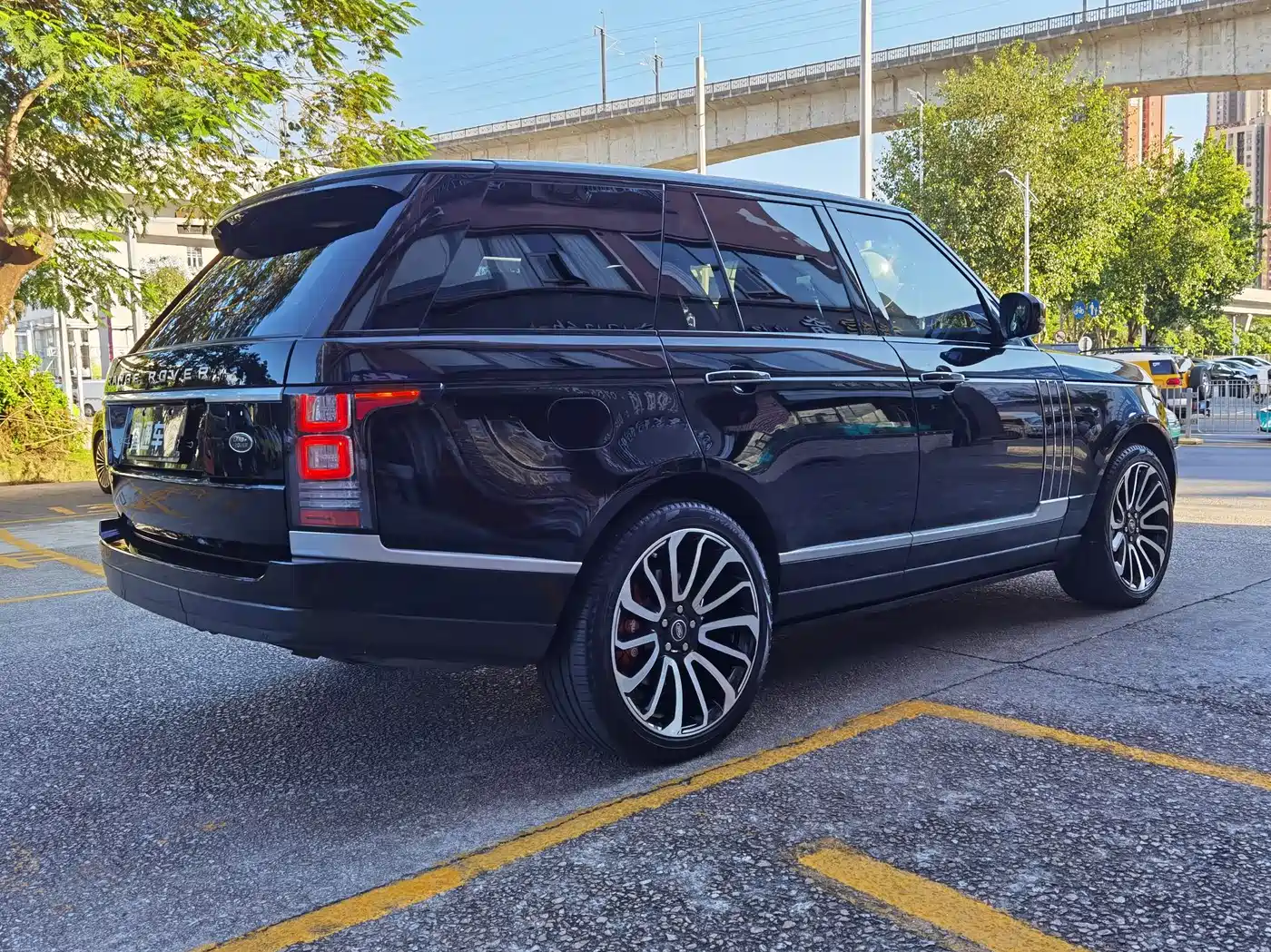 Land Rover Range Rover 2015 3.0 TDV6 Vogue фото 3
