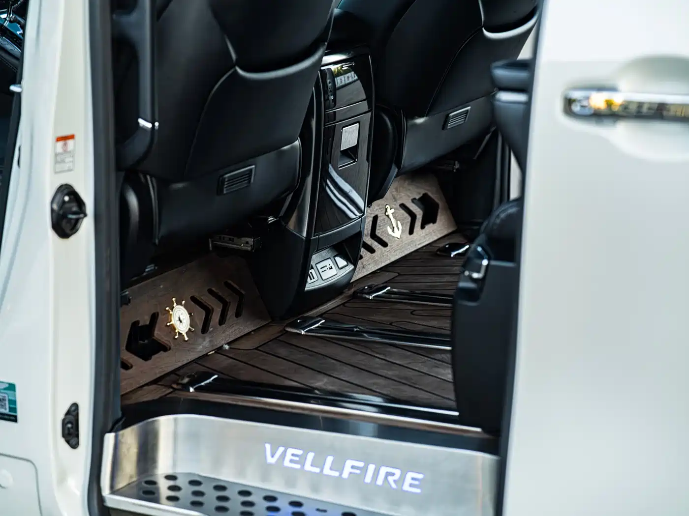 Toyota Vellfire 2020 Twin Engine 2.5L HV Premium Edition фото 12