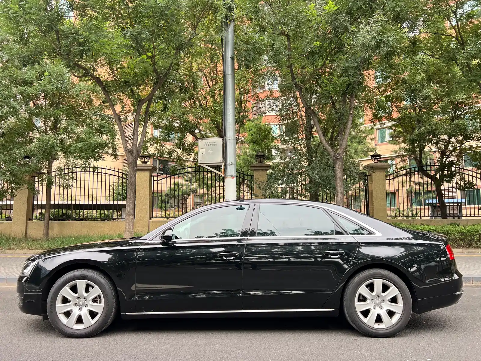 Фото 2 - Audi A8
