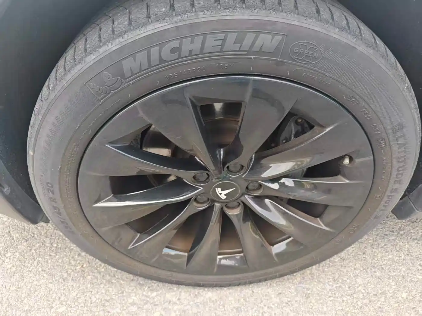 TESLA MODEL X