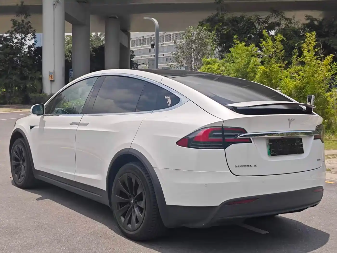 TESLA MODEL X