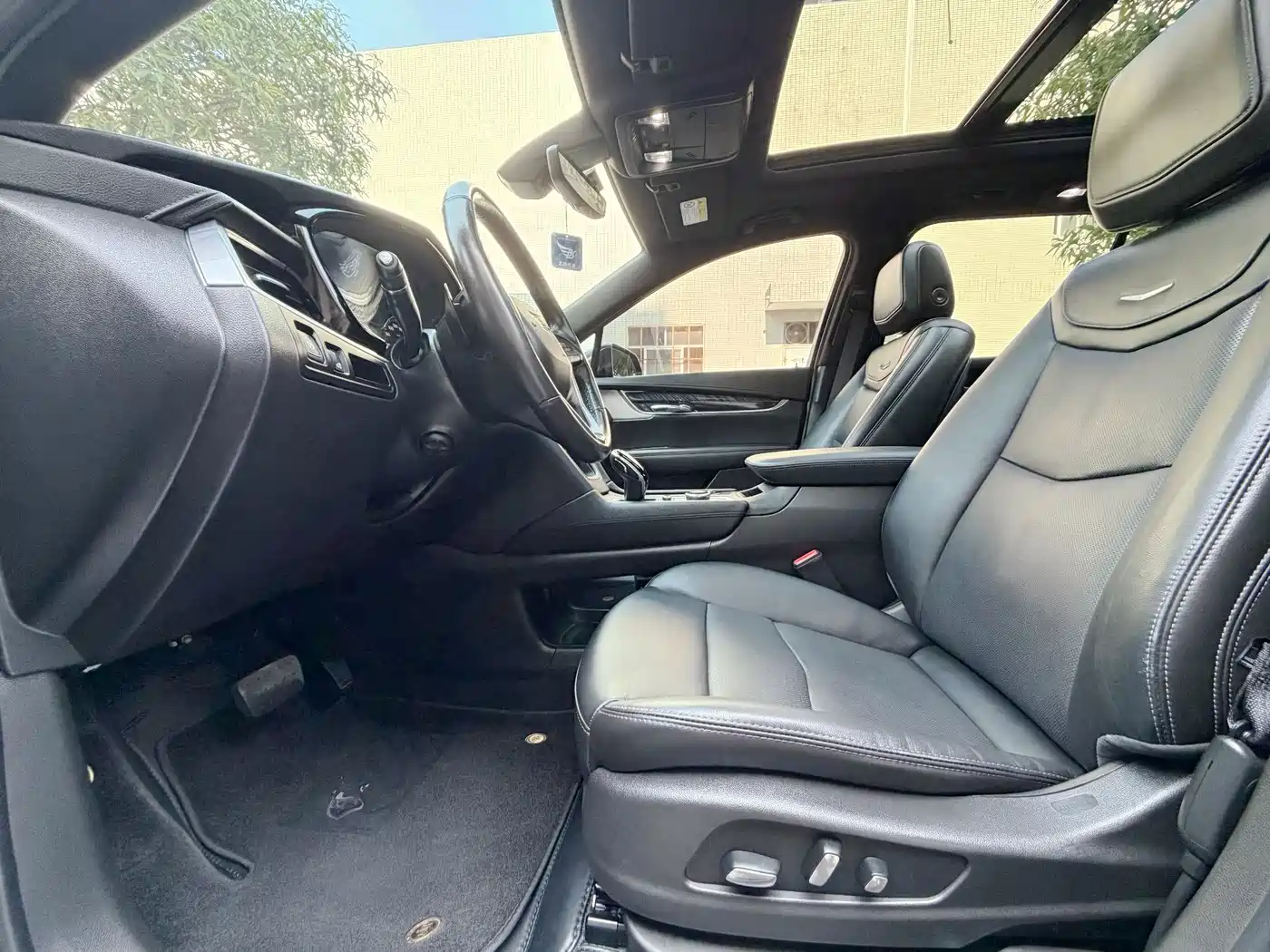 CADILLAC XT6