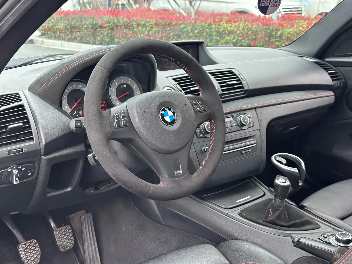 BMW 1 Series M 2011 1M Coupe фото 6