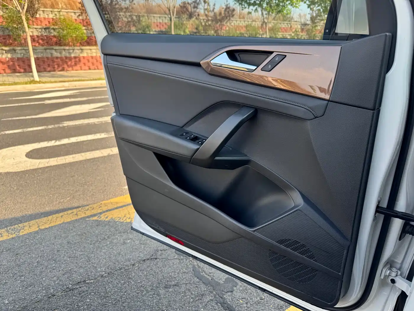 Volkswagen Tharu 2022 280TSI FWD Luxury Edition фото 16