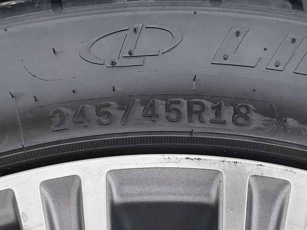 Фото 24 - Mercedes-Benz E-Class