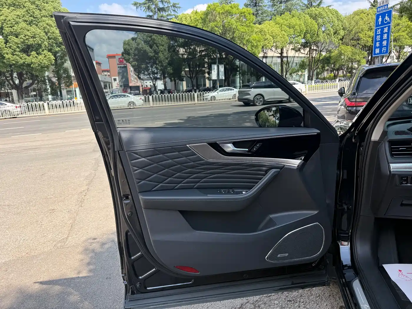 Hongqi HS5 2022 2.0T Smart Connect Flagship AWD Edition фото 14
