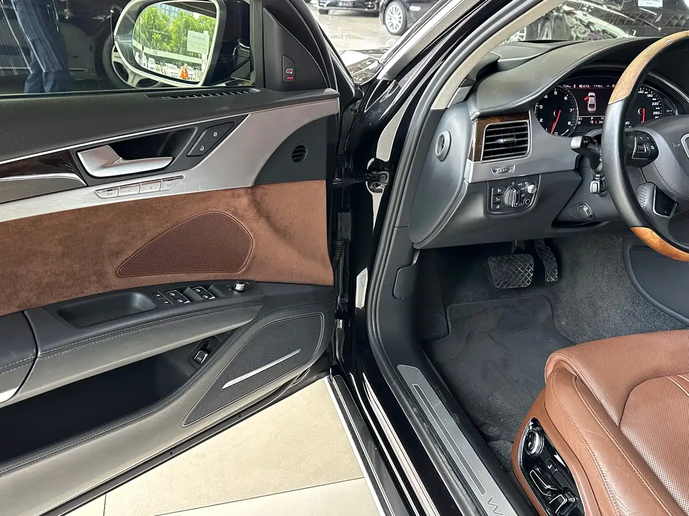 Audi A8 2014 A8L 6.3 FSI W12 quattro Flagship фото 8