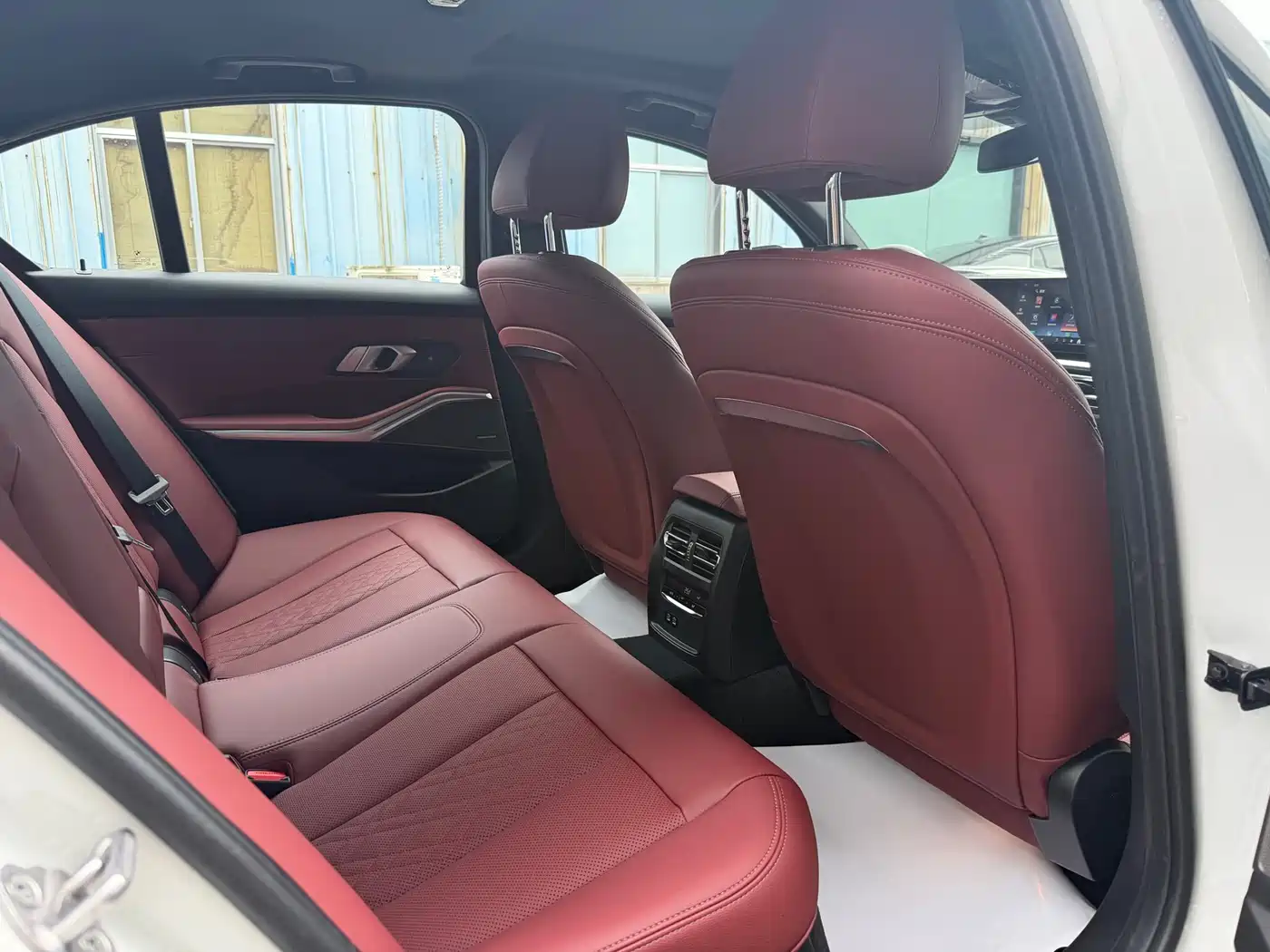 BMW 3 Series 2024 325i M Sport Shadowline Package фото 6