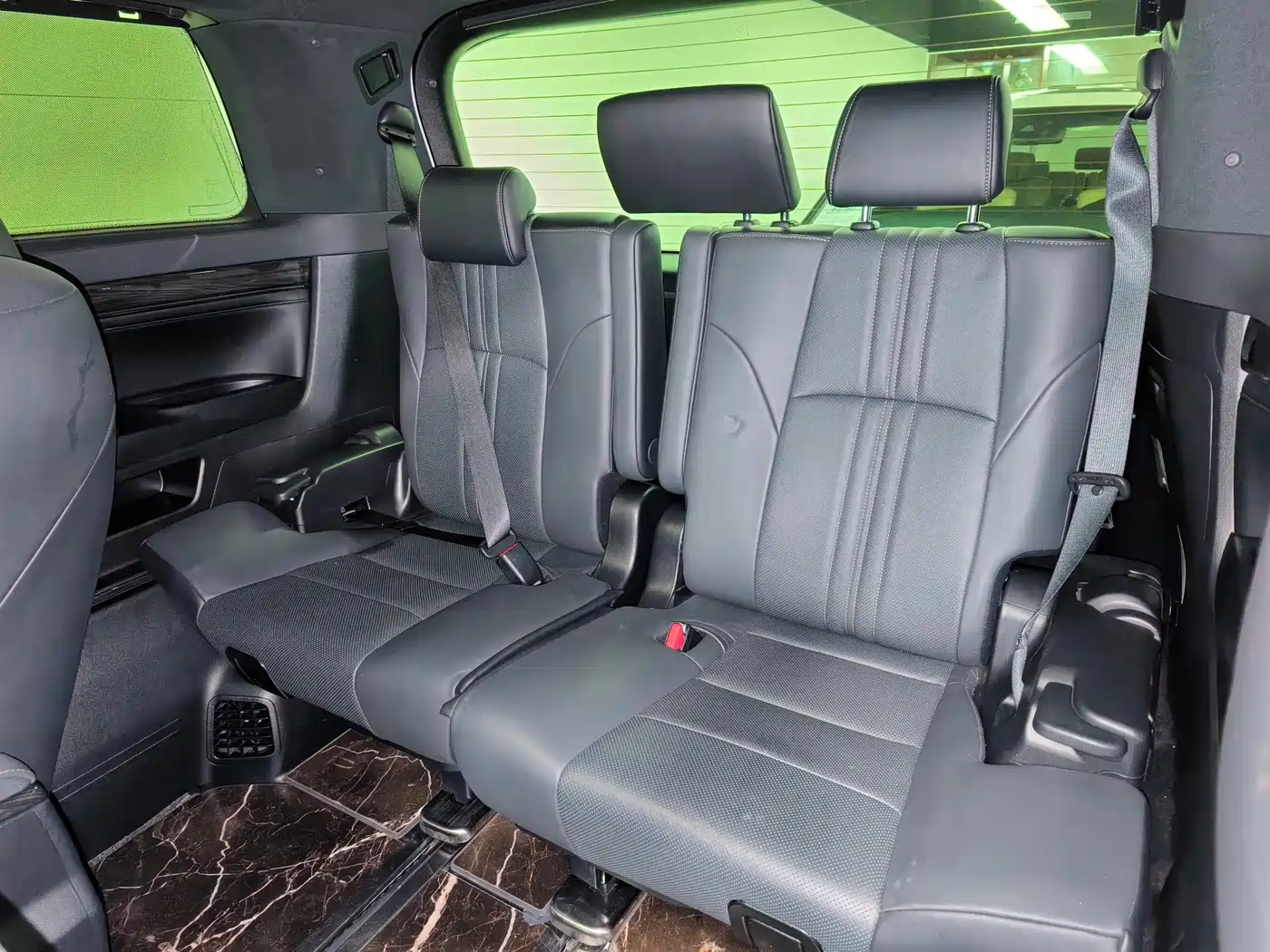 Lexus LM 2020 300h Seven-Seater Elegance Edition фото 19