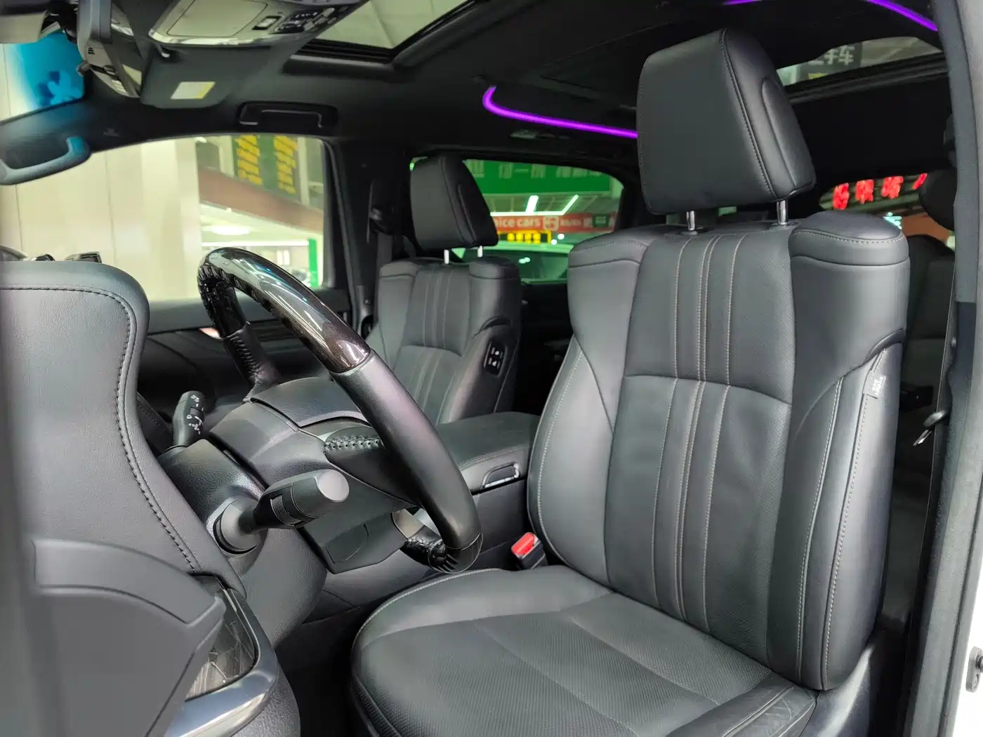 Lexus LM 2020 300h Seven-Seater Elegance Edition фото 17