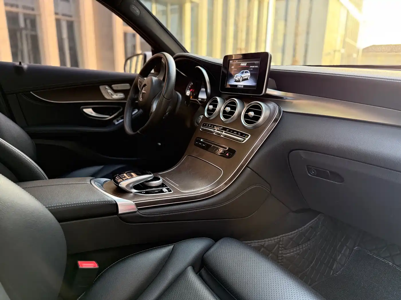 Mercedes-Benz GLC 2017 GLC 300 4MATIC Dynamic фото 6