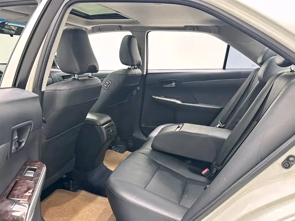 Toyota Camry 2015 2.0G Leading Edition фото 9