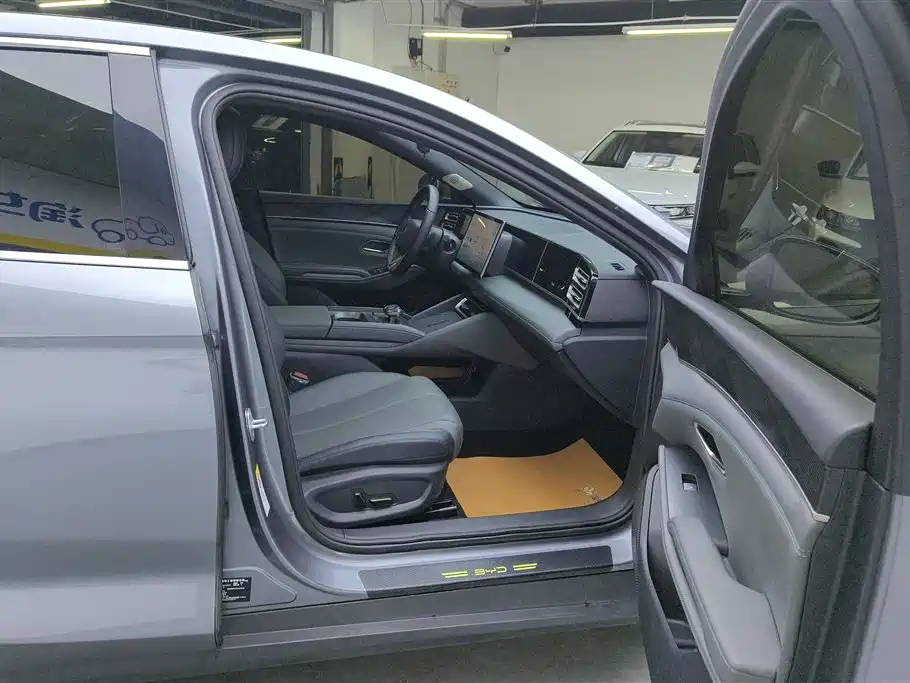 BYD Qin L 2024 DM-i 120KM Superior Edition фото 8