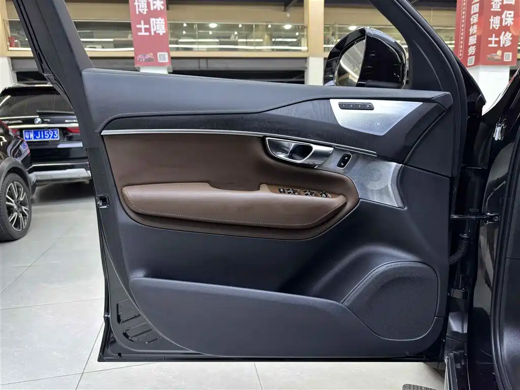 Volvo XC90 Plug-in Hybrid 2022 2022 E-Drive Hybrid T8 Smart Premium Luxury 7-Seater