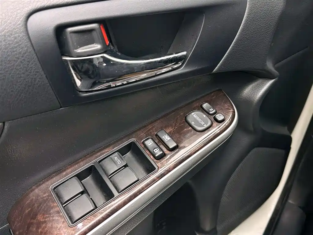 Toyota Camry 2015 2.0G Leading Edition фото 14